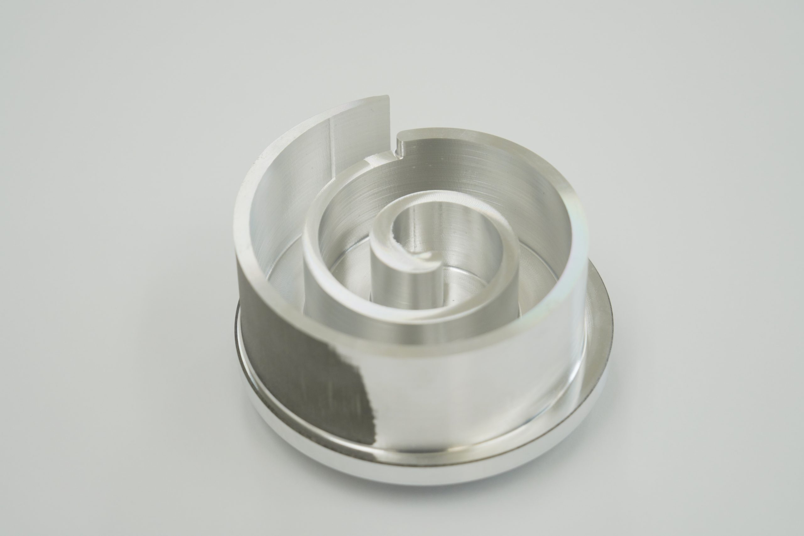 自動車向け部品